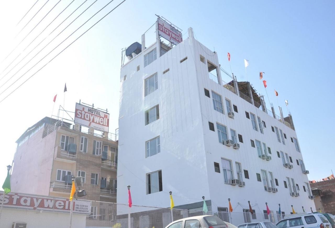 Staywell Hotel Pathānkot Exteriér fotografie