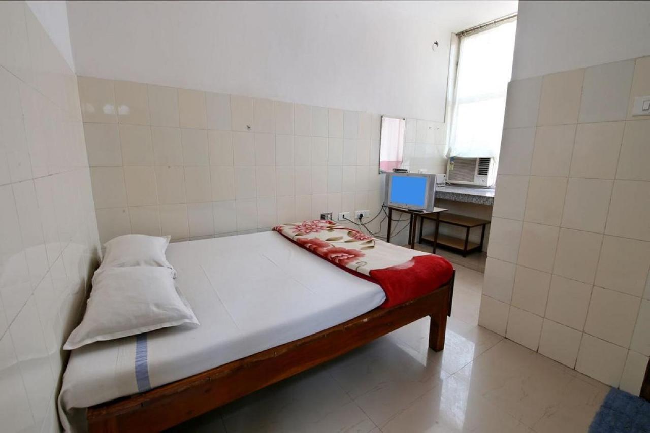 Staywell Hotel Pathānkot Exteriér fotografie